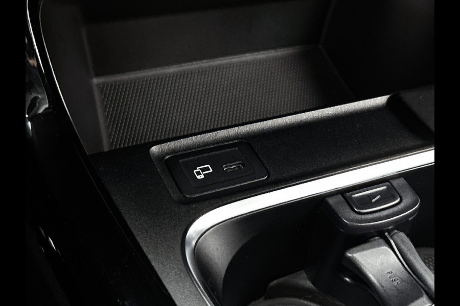 Mercedes-Benz A-Klasse 160 Advantage | AMG-line | Achteruitrijcamera | Lichtmetalen velgen | Navigatie | Parking support | Inclusief 24 maanden MB Certified garantie voor Europa.