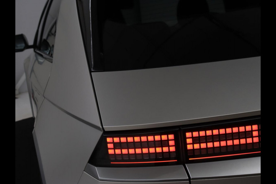 Hyundai IONIQ 5 Lounge 73kWh | Panoramadak | Stoelventilatie | Leder | Head-Up | Warmtepomp | Trekhaak | 360 Camera | Achterbankverwarming | Adaptive cruise | Navigatie | Full LED | Carplay