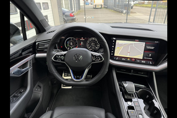 Volkswagen Touareg 3.0 TSi eHybrid 4MOTION R TREKHAAK PANO luchtvering