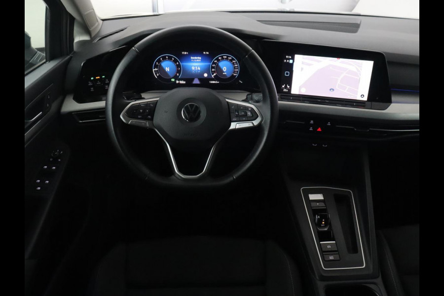 Volkswagen Golf 1.0 eTSI Life Business | Stoelverwarming | Massage | Carplay | Adaptive cruise | Sfeerverlichting | Navigatie | Park Assist | Getint glas | Full LED