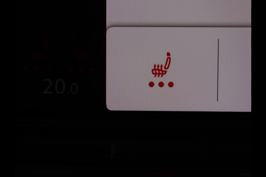 Volkswagen Golf 1.0 eTSI Life Business | Stoelverwarming | Massage | Carplay | Adaptive cruise | Sfeerverlichting | Navigatie | Park Assist | Getint glas | Full LED