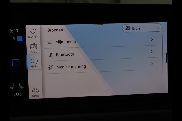 Volkswagen Golf 1.0 eTSI Life Business | Stoelverwarming | Massage | Carplay | Adaptive cruise | Sfeerverlichting | Navigatie | Park Assist | Getint glas | Full LED