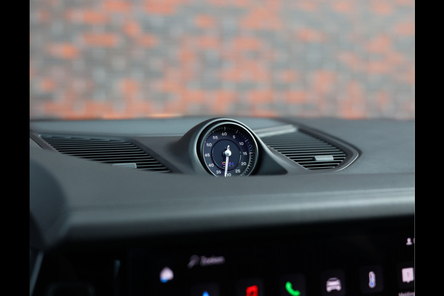 Porsche Cayenne Coupé 3.0 E-Hybrid | Sport Chrono - Passenger Display