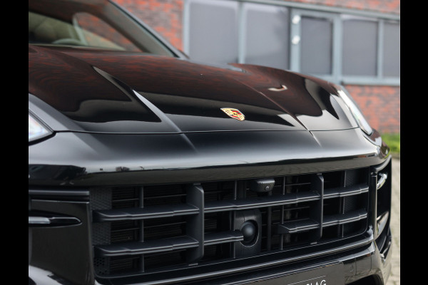 Porsche Cayenne Coupé 3.0 E-Hybrid | Sport Chrono - Passenger Display