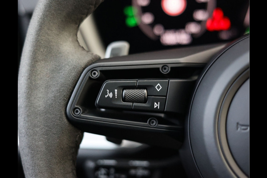 Porsche Cayenne Coupé 3.0 E-Hybrid | Sport Chrono - Passenger Display