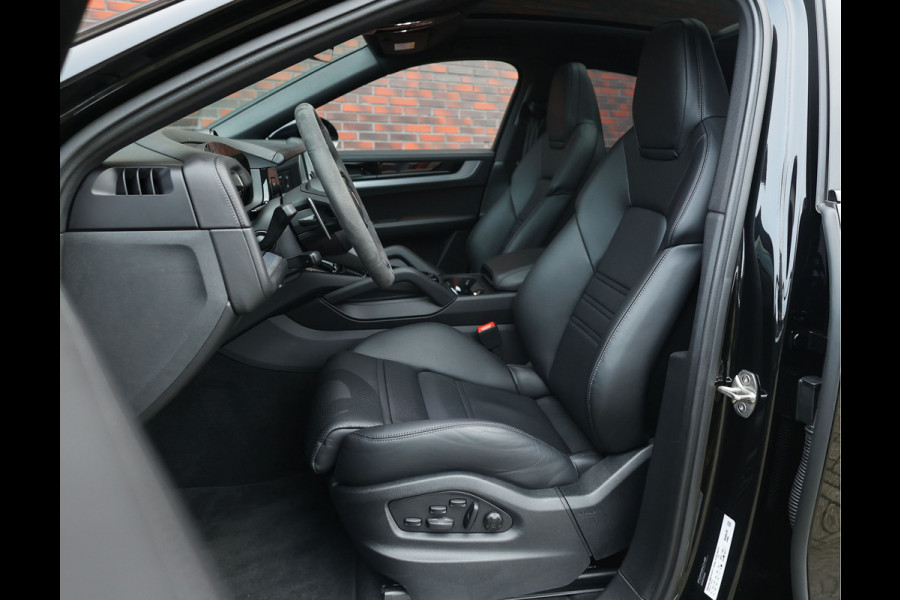 Porsche Cayenne Coupé 3.0 E-Hybrid | Sport Chrono - Passenger Display