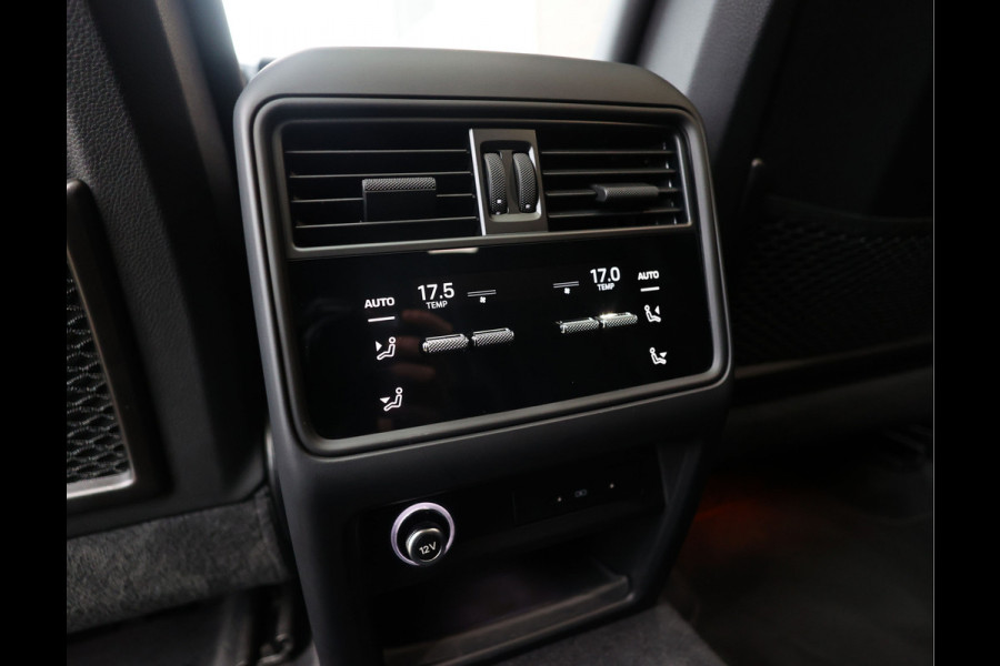 Porsche Cayenne Coupé 3.0 E-Hybrid | Sport Chrono - Passenger Display