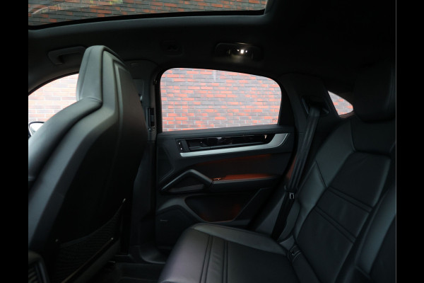 Porsche Cayenne Coupé 3.0 E-Hybrid | Sport Chrono - Passenger Display