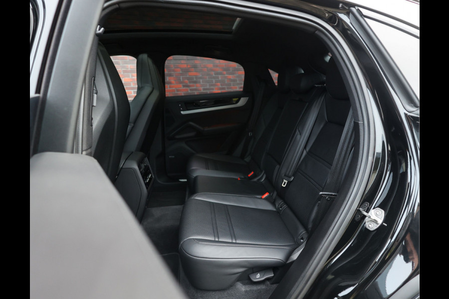 Porsche Cayenne Coupé 3.0 E-Hybrid | Sport Chrono - Passenger Display