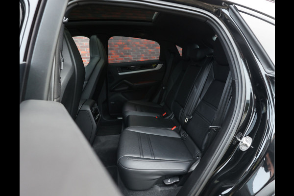 Porsche Cayenne Coupé 3.0 E-Hybrid | Sport Chrono - Passenger Display