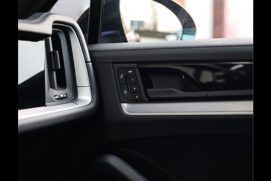 Porsche Cayenne Coupé 3.0 E-Hybrid | Sport Chrono - Passenger Display