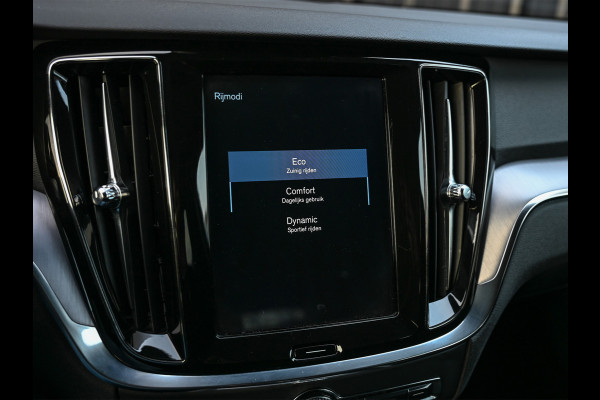 Volvo V60 2.0 D4 Momentum · Camera · Blis · Adaptive cruise · Virtual cockpit · Lane assist · Apple carplay/Android auto · Trekhaak