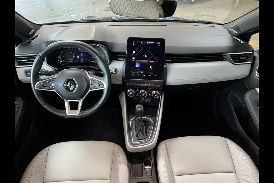 Renault Clio 1.6 E-Tech Hybrid 140 Initiale Paris | Groot Navi | Bose | 360 | PDC V+A | Stoel & stuurverwarming | 17" | 100% Dealer onderhouden!