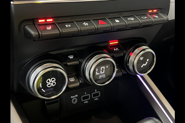 Renault Clio 1.6 E-Tech Hybrid 140 Initiale Paris | Groot Navi | Bose | 360 | PDC V+A | Stoel & stuurverwarming | 17" | 100% Dealer onderhouden!