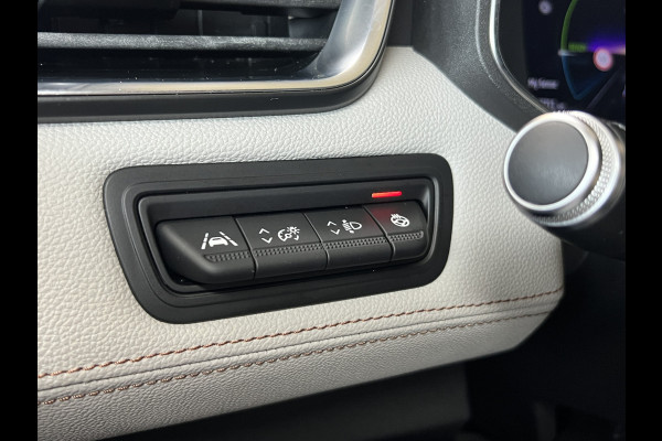 Renault Clio 1.6 E-Tech Hybrid 140 Initiale Paris | Groot Navi | Bose | 360 | PDC V+A | Stoel & stuurverwarming | 17" | 100% Dealer onderhouden!