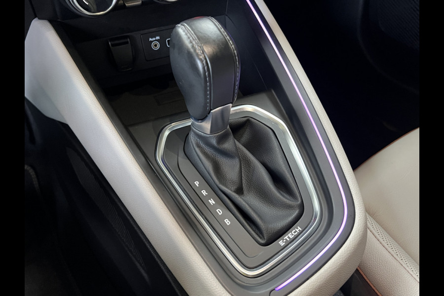 Renault Clio 1.6 E-Tech Hybrid 140 Initiale Paris | Groot Navi | Bose | 360 | PDC V+A | Stoel & stuurverwarming | 17" | 100% Dealer onderhouden!