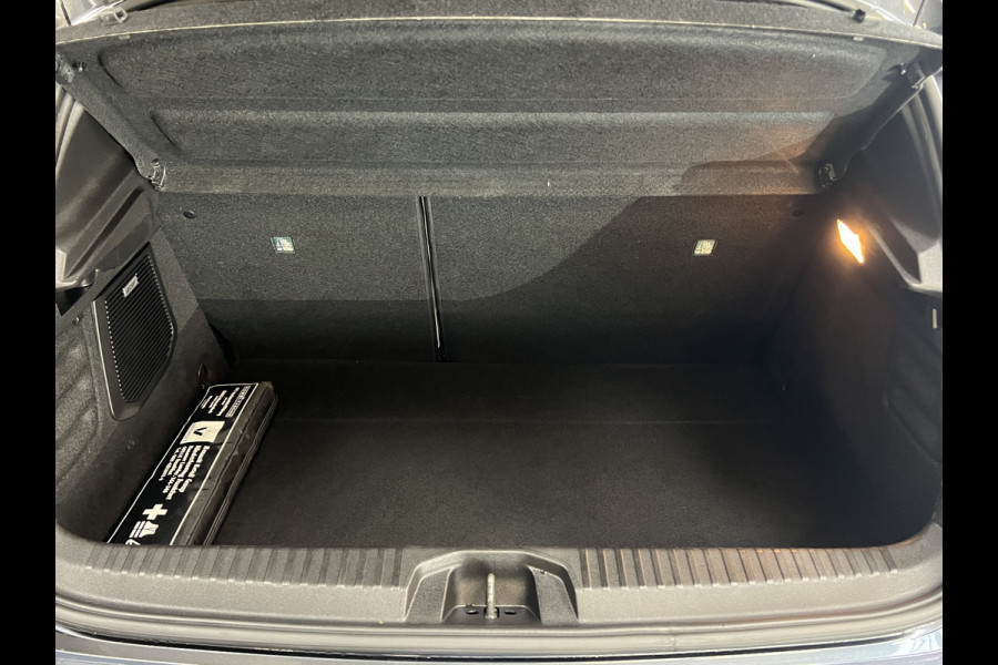 Renault Clio 1.6 E-Tech Hybrid 140 Initiale Paris | Groot Navi | Bose | 360 | PDC V+A | Stoel & stuurverwarming | 17" | 100% Dealer onderhouden!