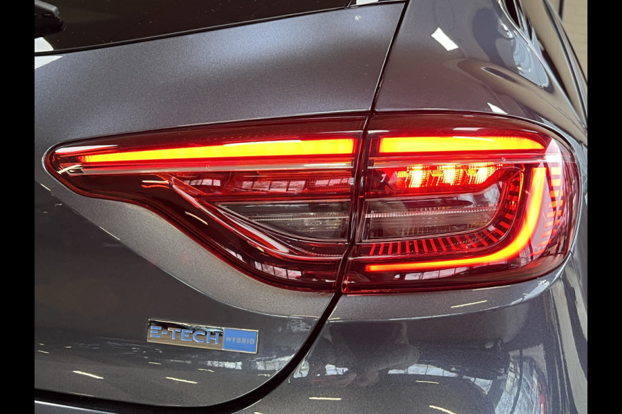 Renault Clio 1.6 E-Tech Hybrid 140 Initiale Paris | Groot Navi | Bose | 360 | PDC V+A | Stoel & stuurverwarming | 17" | 100% Dealer onderhouden!