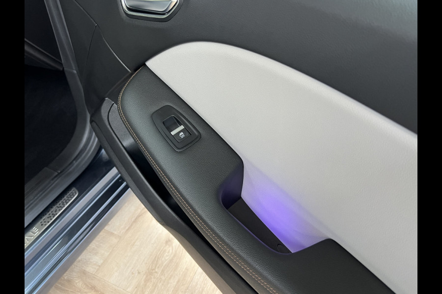 Renault Clio 1.6 E-Tech Hybrid 140 Initiale Paris | Groot Navi | Bose | 360 | PDC V+A | Stoel & stuurverwarming | 17" | 100% Dealer onderhouden!