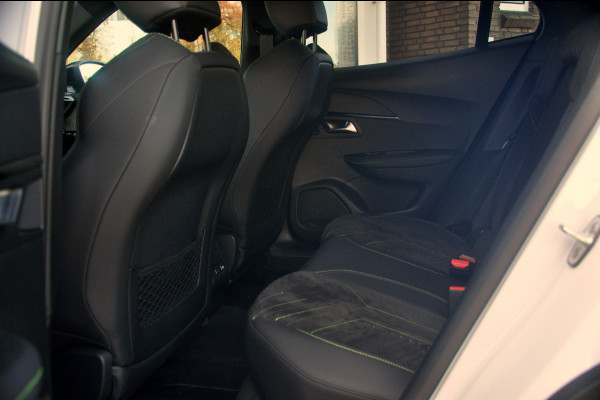 Peugeot 2008 1.2 Hybrid 136 GT | Navigatie | 360 Gr Camera | Adaptieve CC