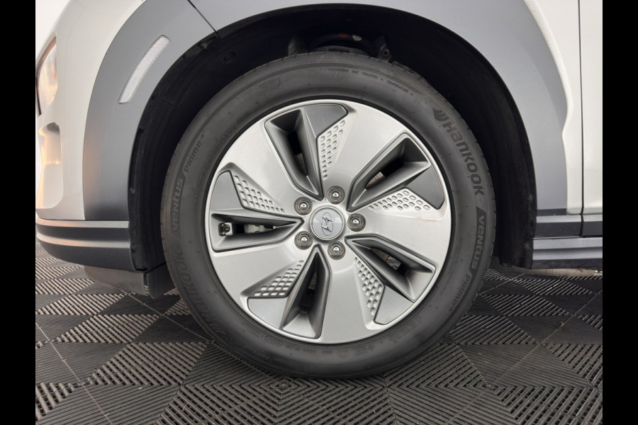 Hyundai Kona EV Fashion 64 kWh (3-Fase) {SOH-100%} (INCL-BTW)  Aut * HEATPUMP | NAVI-FULLMAP | LEATHER-FABRIC | KEYLESS | CAMERA | DAB | ECC | PDC | ADAPTIVE-CRUISE | LANE-ASSIST | HEATED SEATS | PRIVACY-GLASS | HEAD-UP | SHIFT-PADDLES | 17"A