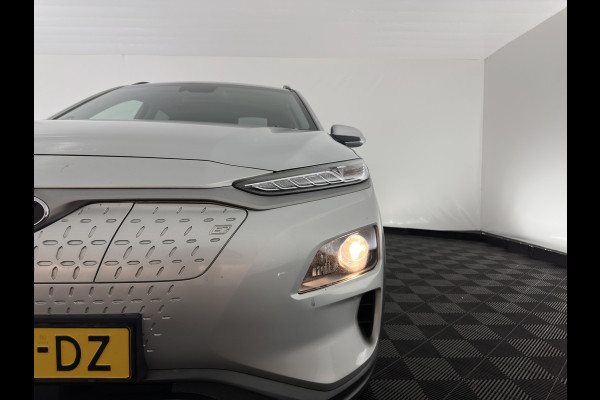 Hyundai Kona EV Fashion 64 kWh (3-Fase) {SOH-100%} (INCL-BTW)  Aut * HEATPUMP | NAVI-FULLMAP | LEATHER-FABRIC | KEYLESS | CAMERA | DAB | ECC | PDC | ADAPTIVE-CRUISE | LANE-ASSIST | HEATED SEATS | PRIVACY-GLASS | HEAD-UP | SHIFT-PADDLES | 17"A
