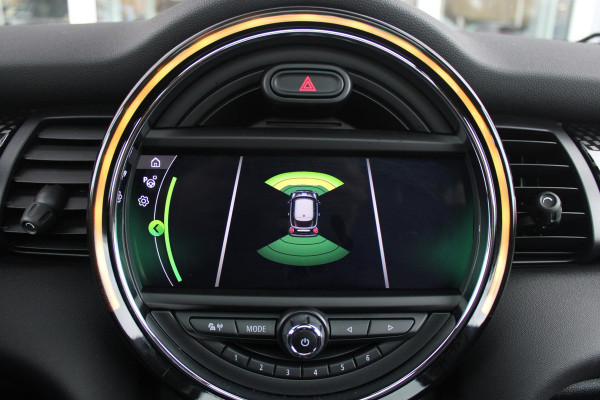 MINI John Cooper Works 2.0 231PK JCW | PANORAMISCH SCHUIF/KANTELDAK | HARMAN KARDON PREMIUM AUDIO SYSTEM | DRAADLOZE APPLE CARPLAY/ANDROID AUTO | NAVIGATIE | STOEL VERWARMING | KEYLESS ENTRY/START | SPORTONDERSTEL | 17" LICHTMETALEN VELGEN JCW "TRACK SPOKE" | JCW SPORT REMMEN | FULL LED KOPLAMPEN | UNION JACK LED ACHTERLICHTEN | PERFORMANCE CONTROL | PARKEERSENSOREN VOOR + ACHTER | 8 TRAPS SPORTAUTOMAAT | JCW ACHTERSPOILER | GETINTE ACHTERRUITEN | FULL LEDEREN BEKLEDING | WITTE STRIPING MOTORKAP EN WIT DAK | ALARM KLASSE 3 | MIDDENARMSTEUN | DRAADLOZE TELEFOONLADER | SERIOUS BUSINESS PAKKET