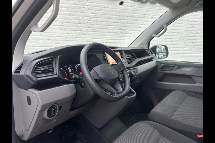 Volkswagen Transporter 2.0 TDI L2H1 28 Automaat Carplay Cruise PDC V+A DAB Airco Trekhaak