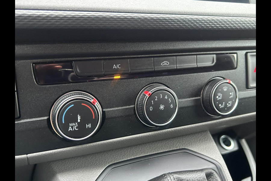 Volkswagen Transporter 2.0 TDI L2H1 28 Automaat Carplay Cruise PDC V+A DAB Airco Trekhaak