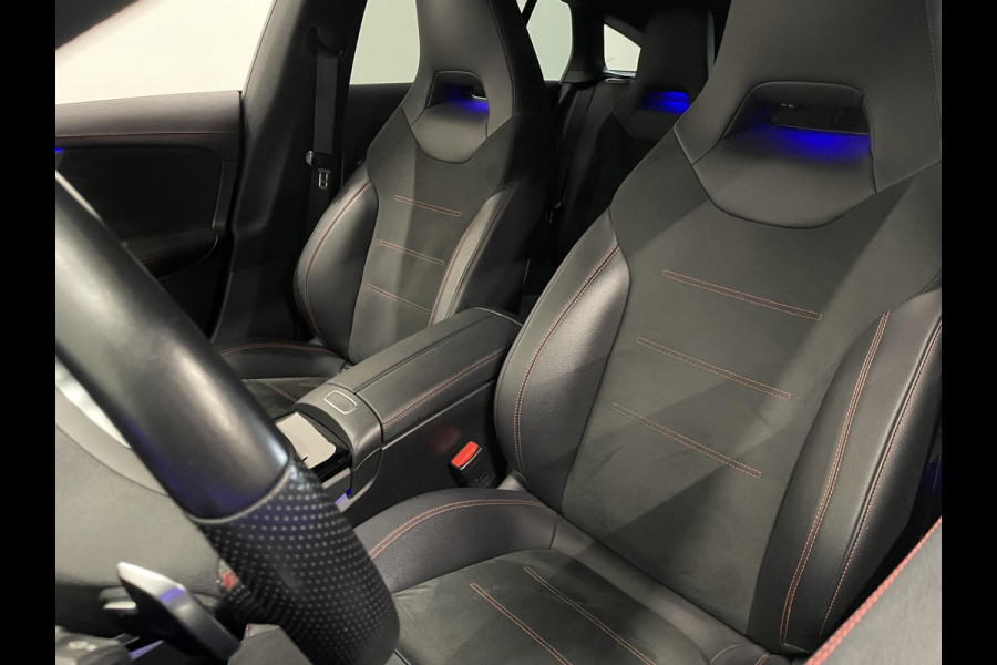 Mercedes-Benz CLA-Klasse Shooting Brake 180 Business Solution AMG Trekhaak Navigatie Camera Parkeersensoren Cruise Control AMG stoelen Stoelverwarming Sfeerverlichting Elektrische kofferklep Full Led Climate Control