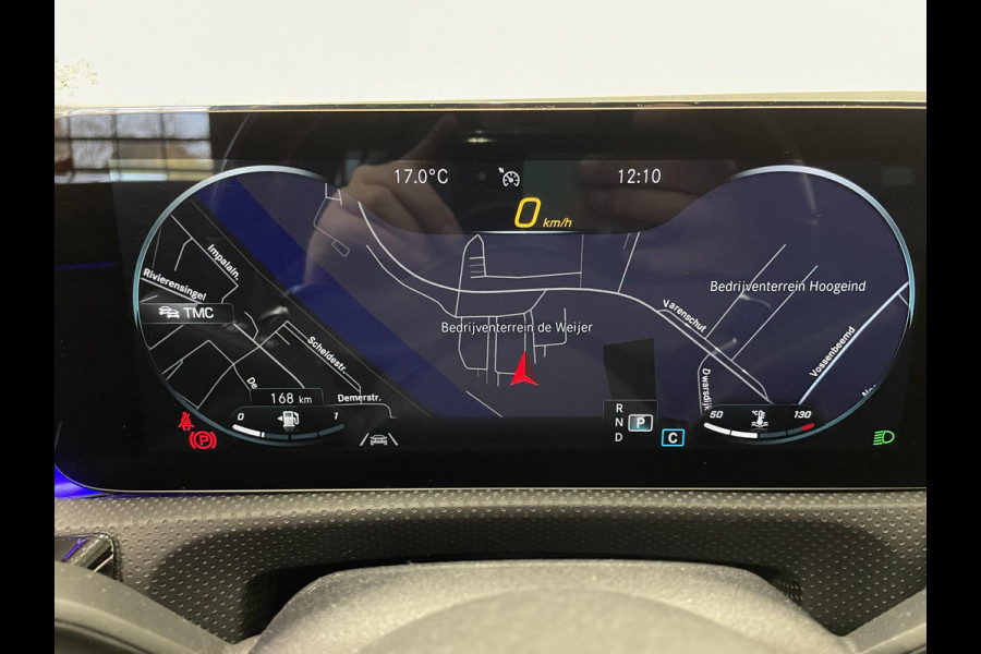 Mercedes-Benz CLA-Klasse Shooting Brake 180 Business Solution AMG Trekhaak Navigatie Camera Parkeersensoren Cruise Control AMG stoelen Stoelverwarming Sfeerverlichting Elektrische kofferklep Full Led Climate Control