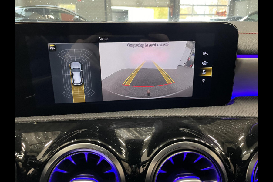 Mercedes-Benz CLA-Klasse Shooting Brake 180 Business Solution AMG Trekhaak Navigatie Camera Parkeersensoren Cruise Control AMG stoelen Stoelverwarming Sfeerverlichting Elektrische kofferklep Full Led Climate Control