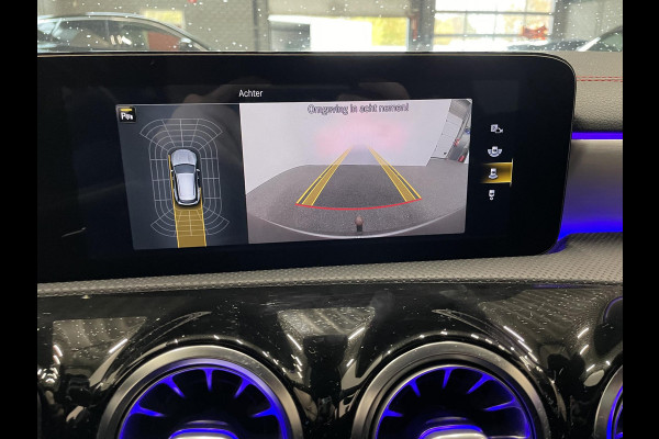 Mercedes-Benz CLA-Klasse Shooting Brake 180 Business Solution AMG Trekhaak Navigatie Camera Parkeersensoren Cruise Control AMG stoelen Stoelverwarming Sfeerverlichting Elektrische kofferklep Full Led Climate Control