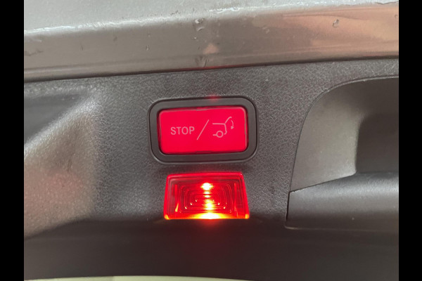 Mercedes-Benz CLA-Klasse Shooting Brake 180 Business Solution AMG Trekhaak Navigatie Camera Parkeersensoren Cruise Control AMG stoelen Stoelverwarming Sfeerverlichting Elektrische kofferklep Full Led Climate Control