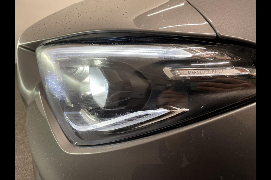 Mercedes-Benz CLA-Klasse Shooting Brake 180 Business Solution AMG Trekhaak Navigatie Camera Parkeersensoren Cruise Control AMG stoelen Stoelverwarming Sfeerverlichting Elektrische kofferklep Full Led Climate Control