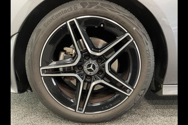 Mercedes-Benz CLA-Klasse Shooting Brake 180 Business Solution AMG Trekhaak Navigatie Camera Parkeersensoren Cruise Control AMG stoelen Stoelverwarming Sfeerverlichting Elektrische kofferklep Full Led Climate Control