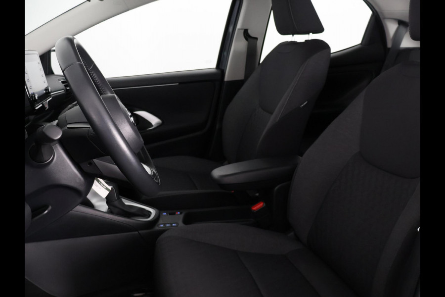 Toyota Yaris 1.5 HYBRIDE GRAYLINE NAVIGATIE GARANTIE TOT 2033 ! CAMERA.CRUISE. CLIMA.ALS NIEUW !