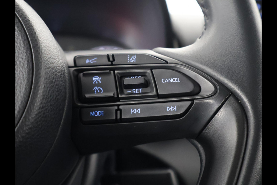 Toyota Yaris 1.5 HYBRIDE GRAYLINE NAVIGATIE GARANTIE TOT 2033 ! CAMERA.CRUISE. CLIMA.ALS NIEUW !