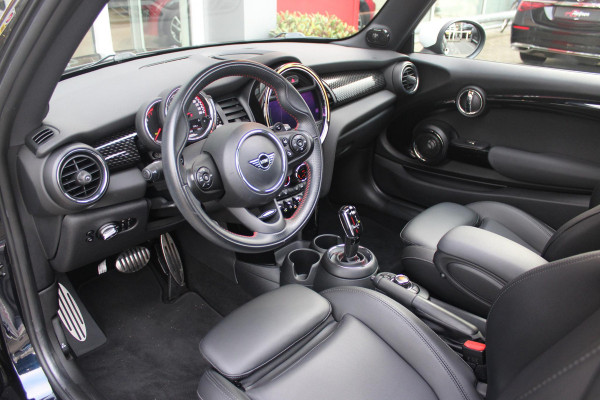 MINI John Cooper Works 2.0 231PK JCW | PANORAMISCH SCHUIF/KANTELDAK | HARMAN KARDON PREMIUM AUDIO SYSTEM | DRAADLOZE APPLE CARPLAY/ANDROID AUTO | NAVIGATIE | STOEL VERWARMING | KEYLESS ENTRY/START | SPORTONDERSTEL | 17" LICHTMETALEN VELGEN JCW "TRACK SPOKE" | JCW SPORT REMMEN | FULL LED KOPLAMPEN | UNION JACK LED ACHTERLICHTEN | PERFORMANCE CONTROL | PARKEERSENSOREN VOOR + ACHTER | 8 TRAPS SPORTAUTOMAAT | JCW ACHTERSPOILER | GETINTE ACHTERRUITEN | FULL LEDEREN BEKLEDING | WITTE STRIPING MOTORKAP EN WIT DAK | ALARM KLASSE 3 | MIDDENARMSTEUN | DRAADLOZE TELEFOONLADER | SERIOUS BUSINESS PAKKET