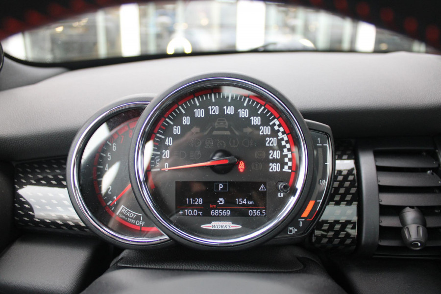 MINI John Cooper Works 2.0 231PK JCW | PANORAMISCH SCHUIF/KANTELDAK | HARMAN KARDON PREMIUM AUDIO SYSTEM | DRAADLOZE APPLE CARPLAY/ANDROID AUTO | NAVIGATIE | STOEL VERWARMING | KEYLESS ENTRY/START | SPORTONDERSTEL | 17" LICHTMETALEN VELGEN JCW "TRACK SPOKE" | JCW SPORT REMMEN | FULL LED KOPLAMPEN | UNION JACK LED ACHTERLICHTEN | PERFORMANCE CONTROL | PARKEERSENSOREN VOOR + ACHTER | 8 TRAPS SPORTAUTOMAAT | JCW ACHTERSPOILER | GETINTE ACHTERRUITEN | FULL LEDEREN BEKLEDING | WITTE STRIPING MOTORKAP EN WIT DAK | ALARM KLASSE 3 | MIDDENARMSTEUN | DRAADLOZE TELEFOONLADER | SERIOUS BUSINESS PAKKET