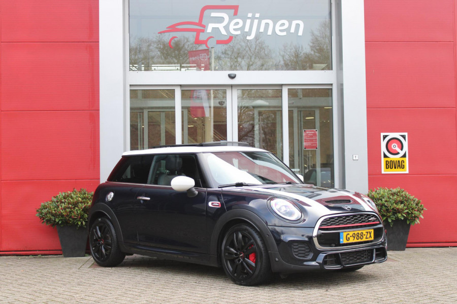 MINI John Cooper Works 2.0 231PK JCW | PANORAMISCH SCHUIF/KANTELDAK | HARMAN KARDON PREMIUM AUDIO SYSTEM | DRAADLOZE APPLE CARPLAY/ANDROID AUTO | NAVIGATIE | STOEL VERWARMING | KEYLESS ENTRY/START | SPORTONDERSTEL | 17" LICHTMETALEN VELGEN JCW "TRACK SPOKE" | JCW SPORT REMMEN | FULL LED KOPLAMPEN | UNION JACK LED ACHTERLICHTEN | PERFORMANCE CONTROL | PARKEERSENSOREN VOOR + ACHTER | 8 TRAPS SPORTAUTOMAAT | JCW ACHTERSPOILER | GETINTE ACHTERRUITEN | FULL LEDEREN BEKLEDING | WITTE STRIPING MOTORKAP EN WIT DAK | ALARM KLASSE 3 | MIDDENARMSTEUN | DRAADLOZE TELEFOONLADER | SERIOUS BUSINESS PAKKET
