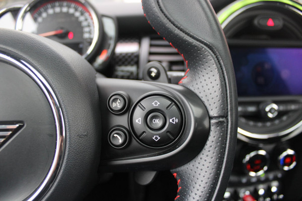 MINI John Cooper Works 2.0 231PK JCW | PANORAMISCH SCHUIF/KANTELDAK | HARMAN KARDON PREMIUM AUDIO SYSTEM | DRAADLOZE APPLE CARPLAY/ANDROID AUTO | NAVIGATIE | STOEL VERWARMING | KEYLESS ENTRY/START | SPORTONDERSTEL | 17" LICHTMETALEN VELGEN JCW "TRACK SPOKE" | JCW SPORT REMMEN | FULL LED KOPLAMPEN | UNION JACK LED ACHTERLICHTEN | PERFORMANCE CONTROL | PARKEERSENSOREN VOOR + ACHTER | 8 TRAPS SPORTAUTOMAAT | JCW ACHTERSPOILER | GETINTE ACHTERRUITEN | FULL LEDEREN BEKLEDING | WITTE STRIPING MOTORKAP EN WIT DAK | ALARM KLASSE 3 | MIDDENARMSTEUN | DRAADLOZE TELEFOONLADER | SERIOUS BUSINESS PAKKET