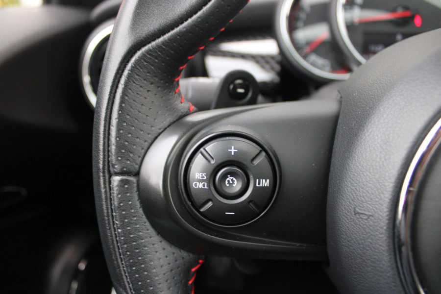 MINI John Cooper Works 2.0 231PK JCW | PANORAMISCH SCHUIF/KANTELDAK | HARMAN KARDON PREMIUM AUDIO SYSTEM | DRAADLOZE APPLE CARPLAY/ANDROID AUTO | NAVIGATIE | STOEL VERWARMING | KEYLESS ENTRY/START | SPORTONDERSTEL | 17" LICHTMETALEN VELGEN JCW "TRACK SPOKE" | JCW SPORT REMMEN | FULL LED KOPLAMPEN | UNION JACK LED ACHTERLICHTEN | PERFORMANCE CONTROL | PARKEERSENSOREN VOOR + ACHTER | 8 TRAPS SPORTAUTOMAAT | JCW ACHTERSPOILER | GETINTE ACHTERRUITEN | FULL LEDEREN BEKLEDING | WITTE STRIPING MOTORKAP EN WIT DAK | ALARM KLASSE 3 | MIDDENARMSTEUN | DRAADLOZE TELEFOONLADER | SERIOUS BUSINESS PAKKET