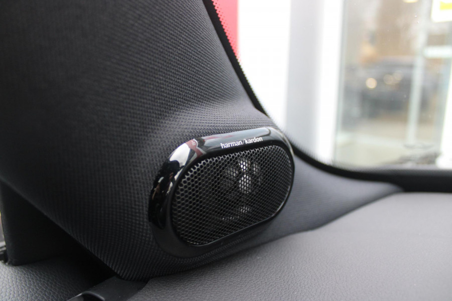 MINI John Cooper Works 2.0 231PK JCW | PANORAMISCH SCHUIF/KANTELDAK | HARMAN KARDON PREMIUM AUDIO SYSTEM | DRAADLOZE APPLE CARPLAY/ANDROID AUTO | NAVIGATIE | STOEL VERWARMING | KEYLESS ENTRY/START | SPORTONDERSTEL | 17" LICHTMETALEN VELGEN JCW "TRACK SPOKE" | JCW SPORT REMMEN | FULL LED KOPLAMPEN | UNION JACK LED ACHTERLICHTEN | PERFORMANCE CONTROL | PARKEERSENSOREN VOOR + ACHTER | 8 TRAPS SPORTAUTOMAAT | JCW ACHTERSPOILER | GETINTE ACHTERRUITEN | FULL LEDEREN BEKLEDING | WITTE STRIPING MOTORKAP EN WIT DAK | ALARM KLASSE 3 | MIDDENARMSTEUN | DRAADLOZE TELEFOONLADER | SERIOUS BUSINESS PAKKET