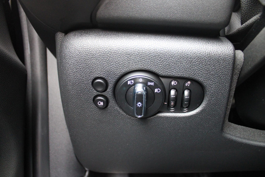 MINI John Cooper Works 2.0 231PK JCW | PANORAMISCH SCHUIF/KANTELDAK | HARMAN KARDON PREMIUM AUDIO SYSTEM | DRAADLOZE APPLE CARPLAY/ANDROID AUTO | NAVIGATIE | STOEL VERWARMING | KEYLESS ENTRY/START | SPORTONDERSTEL | 17" LICHTMETALEN VELGEN JCW "TRACK SPOKE" | JCW SPORT REMMEN | FULL LED KOPLAMPEN | UNION JACK LED ACHTERLICHTEN | PERFORMANCE CONTROL | PARKEERSENSOREN VOOR + ACHTER | 8 TRAPS SPORTAUTOMAAT | JCW ACHTERSPOILER | GETINTE ACHTERRUITEN | FULL LEDEREN BEKLEDING | WITTE STRIPING MOTORKAP EN WIT DAK | ALARM KLASSE 3 | MIDDENARMSTEUN | DRAADLOZE TELEFOONLADER | SERIOUS BUSINESS PAKKET