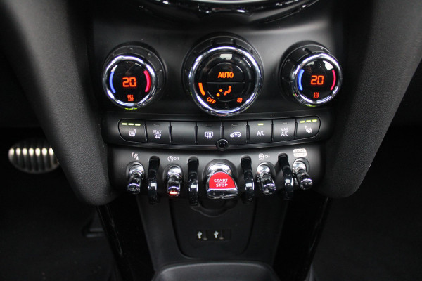 MINI John Cooper Works 2.0 231PK JCW | PANORAMISCH SCHUIF/KANTELDAK | HARMAN KARDON PREMIUM AUDIO SYSTEM | DRAADLOZE APPLE CARPLAY/ANDROID AUTO | NAVIGATIE | STOEL VERWARMING | KEYLESS ENTRY/START | SPORTONDERSTEL | 17" LICHTMETALEN VELGEN JCW "TRACK SPOKE" | JCW SPORT REMMEN | FULL LED KOPLAMPEN | UNION JACK LED ACHTERLICHTEN | PERFORMANCE CONTROL | PARKEERSENSOREN VOOR + ACHTER | 8 TRAPS SPORTAUTOMAAT | JCW ACHTERSPOILER | GETINTE ACHTERRUITEN | FULL LEDEREN BEKLEDING | WITTE STRIPING MOTORKAP EN WIT DAK | ALARM KLASSE 3 | MIDDENARMSTEUN | DRAADLOZE TELEFOONLADER | SERIOUS BUSINESS PAKKET