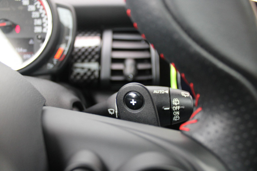 MINI John Cooper Works 2.0 231PK JCW | PANORAMISCH SCHUIF/KANTELDAK | HARMAN KARDON PREMIUM AUDIO SYSTEM | DRAADLOZE APPLE CARPLAY/ANDROID AUTO | NAVIGATIE | STOEL VERWARMING | KEYLESS ENTRY/START | SPORTONDERSTEL | 17" LICHTMETALEN VELGEN JCW "TRACK SPOKE" | JCW SPORT REMMEN | FULL LED KOPLAMPEN | UNION JACK LED ACHTERLICHTEN | PERFORMANCE CONTROL | PARKEERSENSOREN VOOR + ACHTER | 8 TRAPS SPORTAUTOMAAT | JCW ACHTERSPOILER | GETINTE ACHTERRUITEN | FULL LEDEREN BEKLEDING | WITTE STRIPING MOTORKAP EN WIT DAK | ALARM KLASSE 3 | MIDDENARMSTEUN | DRAADLOZE TELEFOONLADER | SERIOUS BUSINESS PAKKET