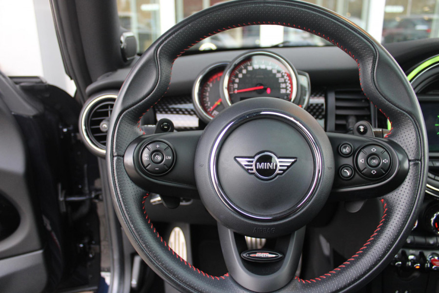 MINI John Cooper Works 2.0 231PK JCW | PANORAMISCH SCHUIF/KANTELDAK | HARMAN KARDON PREMIUM AUDIO SYSTEM | DRAADLOZE APPLE CARPLAY/ANDROID AUTO | NAVIGATIE | STOEL VERWARMING | KEYLESS ENTRY/START | SPORTONDERSTEL | 17" LICHTMETALEN VELGEN JCW "TRACK SPOKE" | JCW SPORT REMMEN | FULL LED KOPLAMPEN | UNION JACK LED ACHTERLICHTEN | PERFORMANCE CONTROL | PARKEERSENSOREN VOOR + ACHTER | 8 TRAPS SPORTAUTOMAAT | JCW ACHTERSPOILER | GETINTE ACHTERRUITEN | FULL LEDEREN BEKLEDING | WITTE STRIPING MOTORKAP EN WIT DAK | ALARM KLASSE 3 | MIDDENARMSTEUN | DRAADLOZE TELEFOONLADER | SERIOUS BUSINESS PAKKET