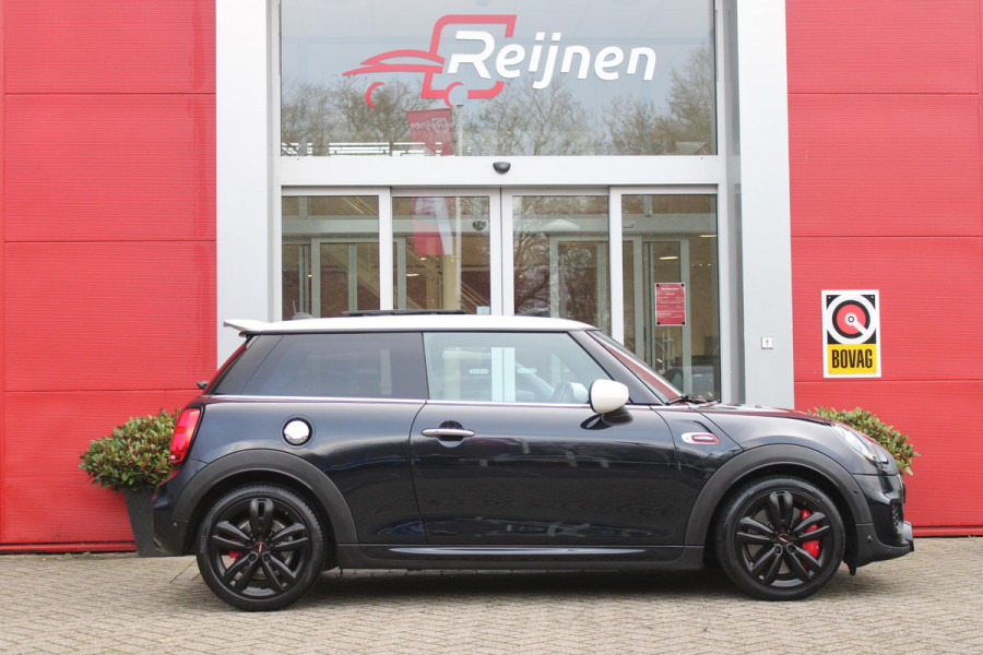 MINI John Cooper Works 2.0 231PK JCW | PANORAMISCH SCHUIF/KANTELDAK | HARMAN KARDON PREMIUM AUDIO SYSTEM | DRAADLOZE APPLE CARPLAY/ANDROID AUTO | NAVIGATIE | STOEL VERWARMING | KEYLESS ENTRY/START | SPORTONDERSTEL | 17" LICHTMETALEN VELGEN JCW "TRACK SPOKE" | JCW SPORT REMMEN | FULL LED KOPLAMPEN | UNION JACK LED ACHTERLICHTEN | PERFORMANCE CONTROL | PARKEERSENSOREN VOOR + ACHTER | 8 TRAPS SPORTAUTOMAAT | JCW ACHTERSPOILER | GETINTE ACHTERRUITEN | FULL LEDEREN BEKLEDING | WITTE STRIPING MOTORKAP EN WIT DAK | ALARM KLASSE 3 | MIDDENARMSTEUN | DRAADLOZE TELEFOONLADER | SERIOUS BUSINESS PAKKET