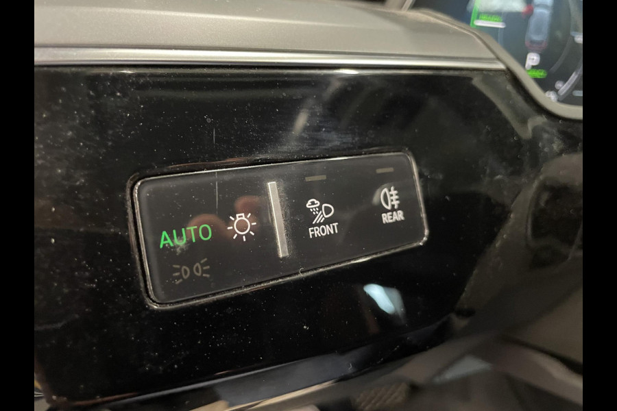Audi e-tron 50 quattro Business edition Plus 71 kWh Panoramadak Navigatie Parkeersensoren Adaptive Cruise Control Memory stoelen Stoelverwarming Full Led Climate Control Virtual Cockpit Lichtmetalen velgen